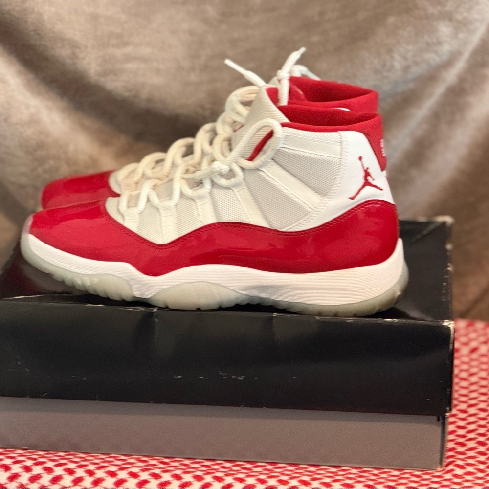 Jordan Red and White Sneakers Air Jordan 11 - Picture 1 of 1
